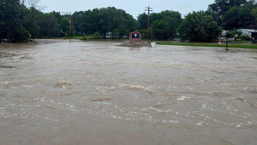 Nashville, Illinois evacuated with dam failure 'imminent'