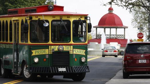 Watch now: Decatur council approves $785,000 purchase of 2 new hybrid trolleys - Vimarsana News