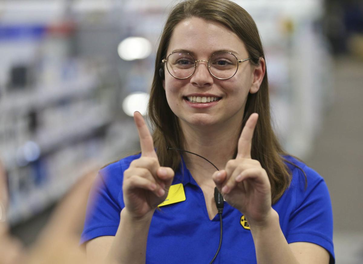 Making the message clear: Forsyth Best Buy employee uses ...