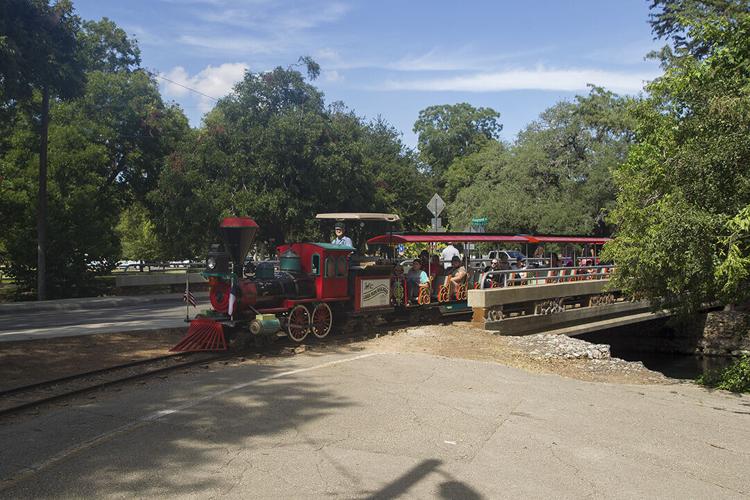 Man marks 40 years of train rides, smiles at New Braunfels' Landa Park