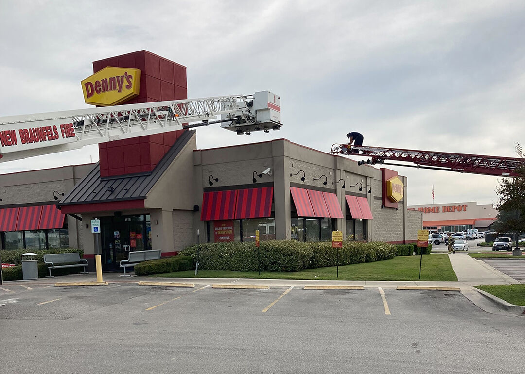 Small fire temporarily closes Denny s in New Braunfels Community