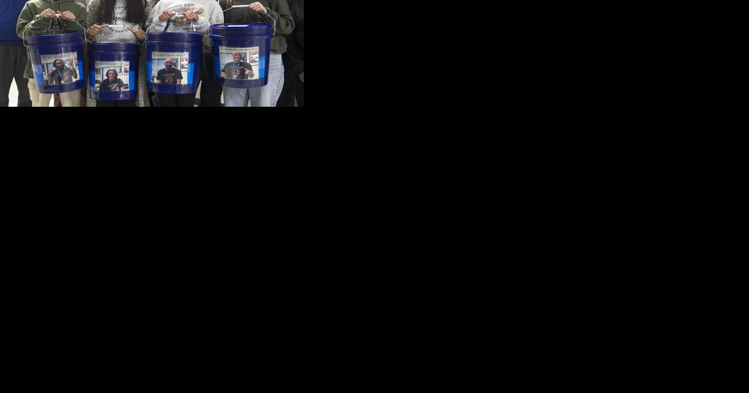 Calculus class, Korpi, and clippers collect at mid-court for Christmas cause - Vimarsana News