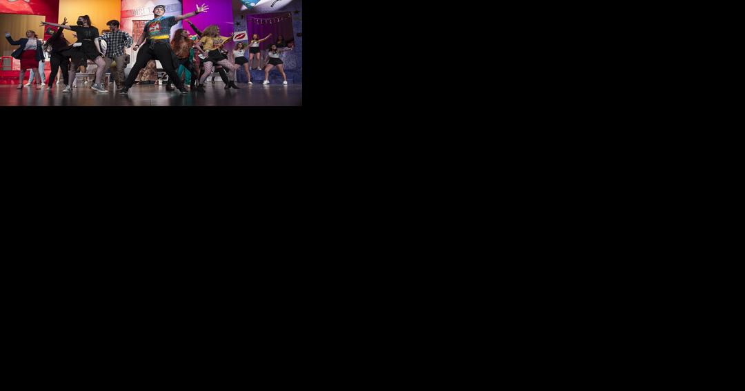 Davenport High School returns to stage after outside shows - Vimarsana News