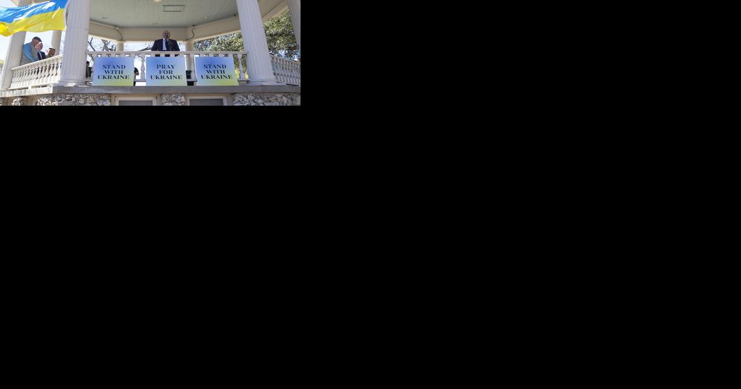 Residents gather at New Braunfels Main Plaza to 'Stand with Ukraine' | Community Alert - Vimarsana News