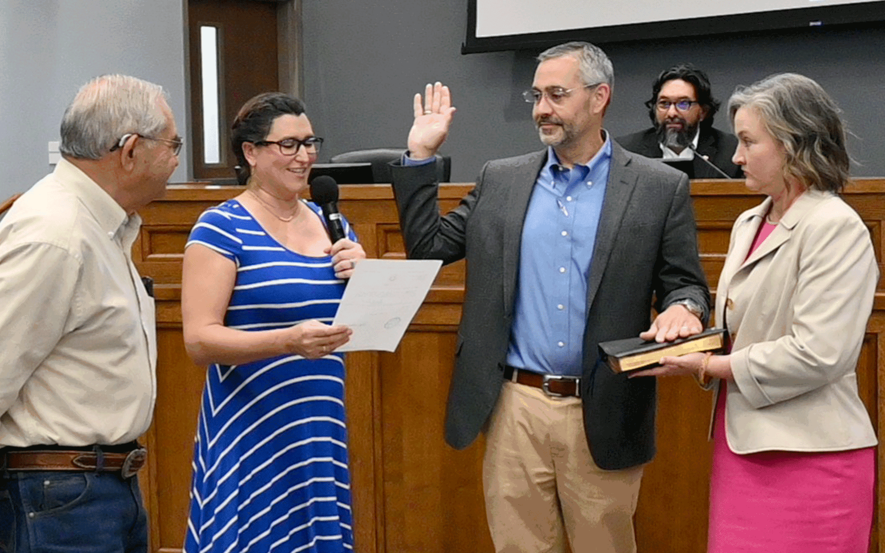 Linnartz, Labowski Sworn In During New Braunfels City Council Meeting ...