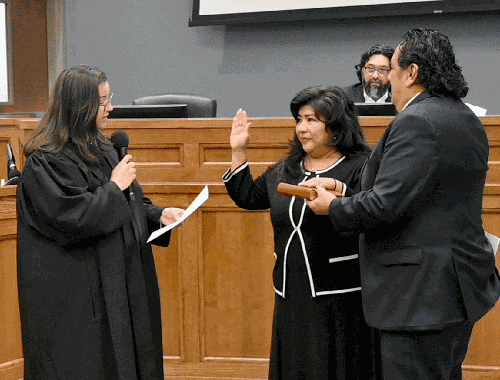Labowski Namibia Linnartz, Labowski sworn in during New Braunfels City Council meeting ...