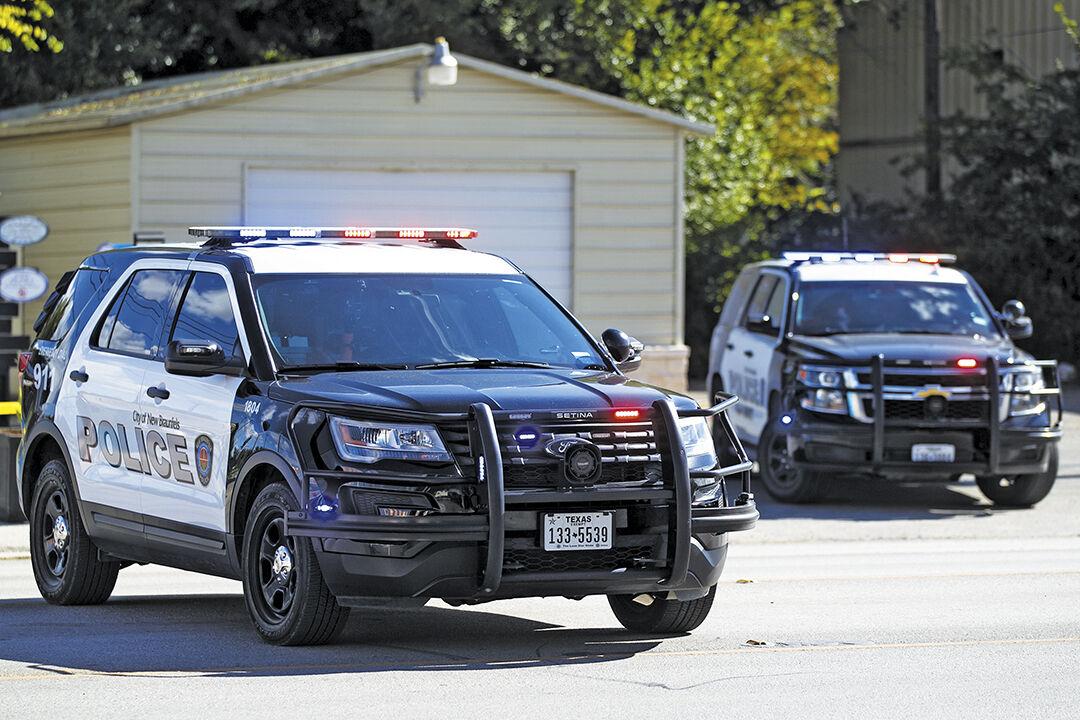 New Braunfels police arrest 2 teens, recover 4 handguns after car chase