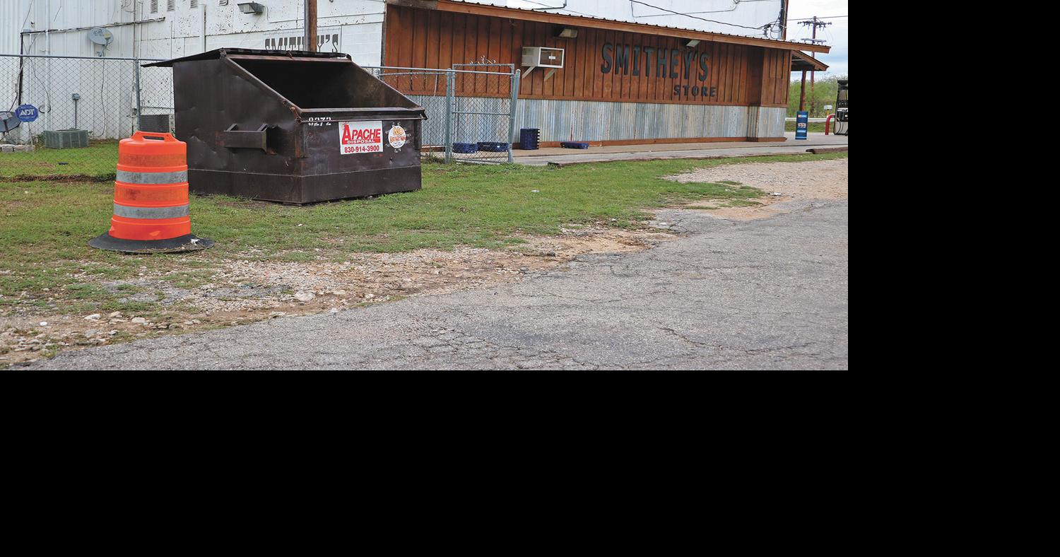 Seguin man found in trash bin after allegedly stabbing girlfriend to