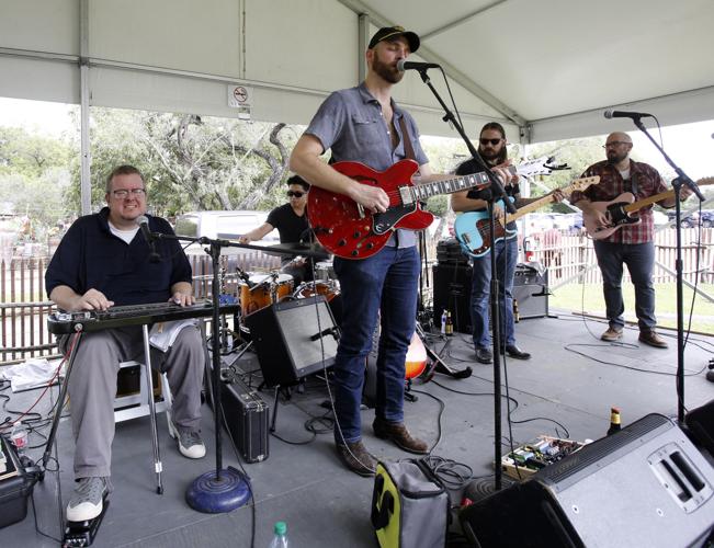 Music & Wine Festival’s wine tasting draws out hundreds News herald