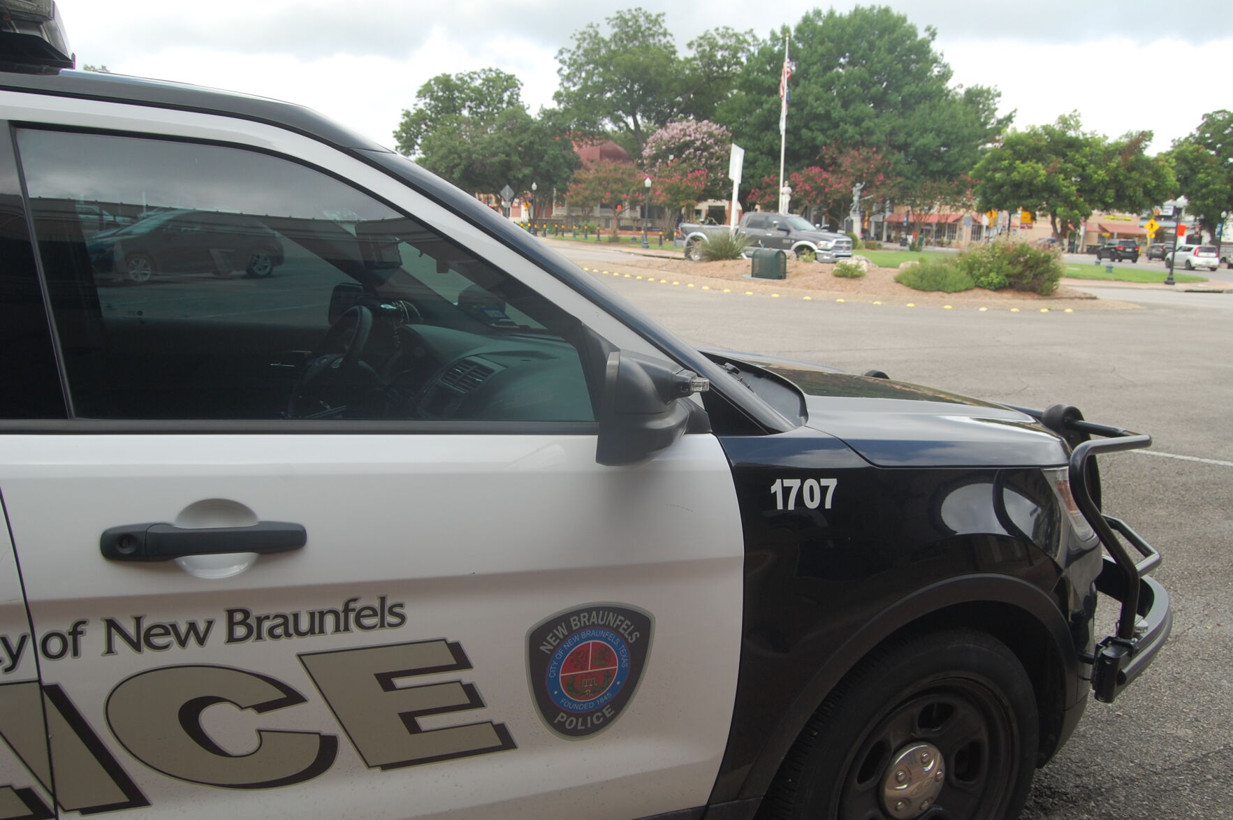New Braunfels City Council moves to keep Main Plaza's islands deserted | Community Alert - Vimarsana News