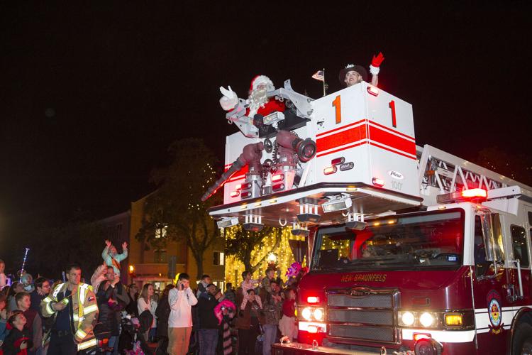 New Braunfels Main Plaza lighting ceremony marks march toward Christmas