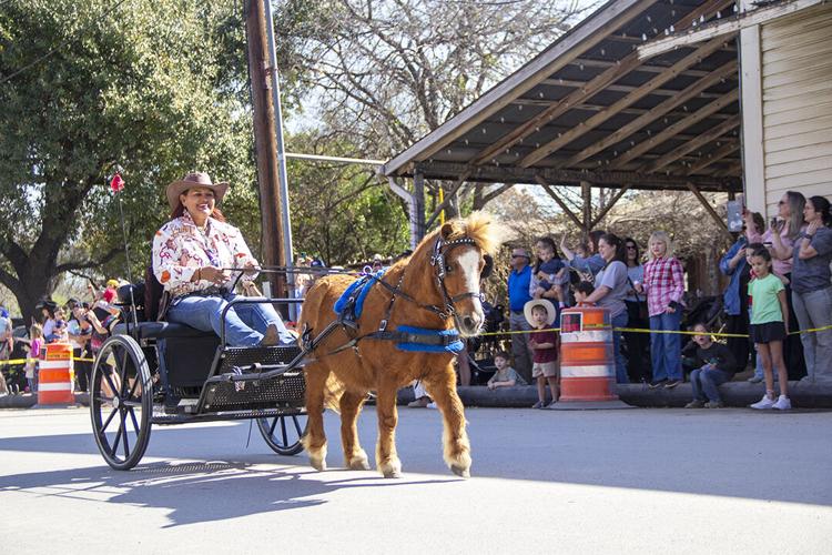Walking Rides Rodeo TROTTING INTO TOWN: Gruene welcomes trail riders along route to San ...
