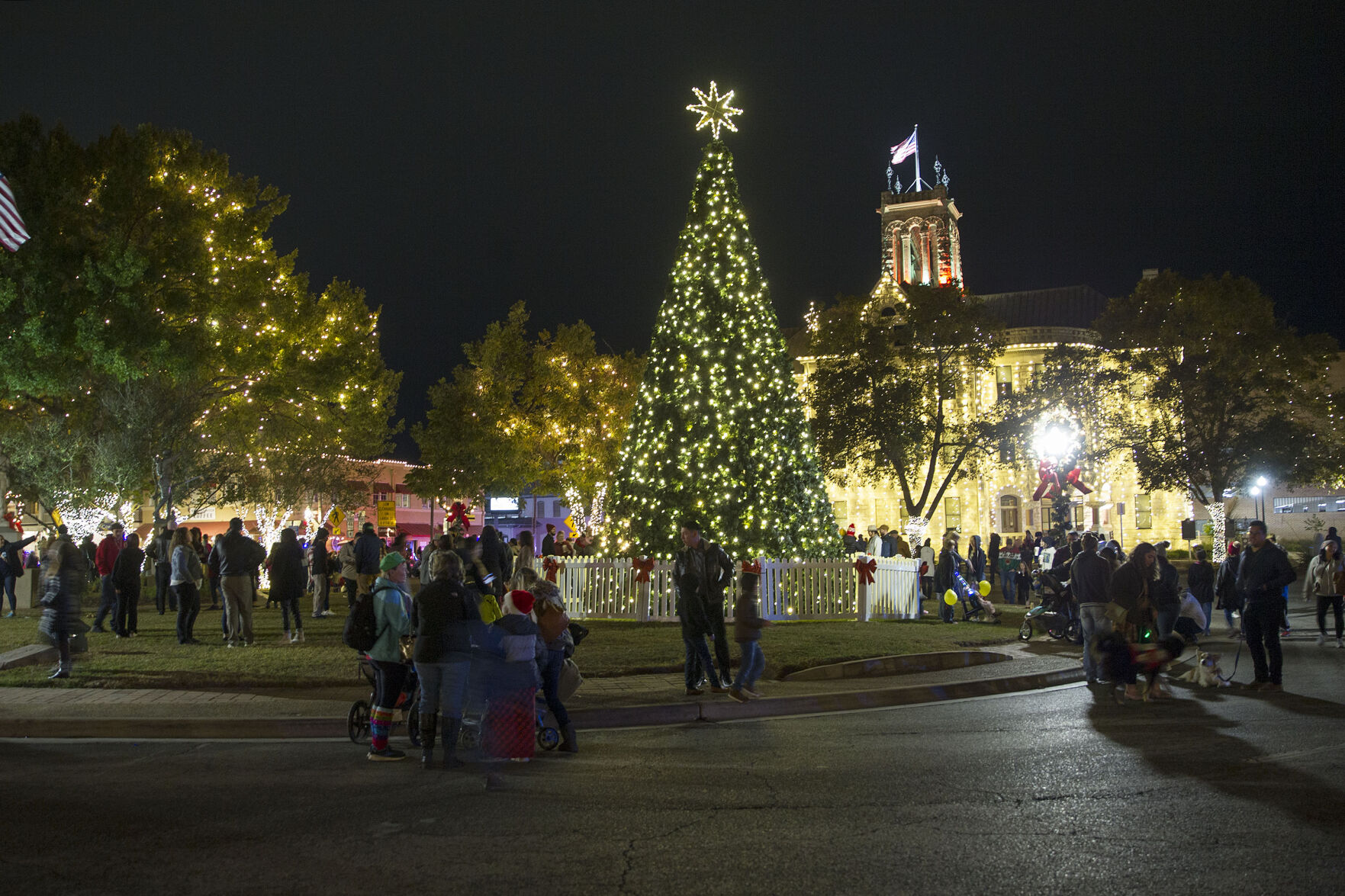 New Braunfels Main Plaza lighting ceremony marks march toward Christmas  Community Alert 
