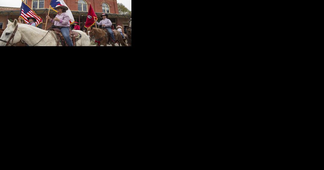 The Christmas holiday arrives by horseback in Gruene - Vimarsana News