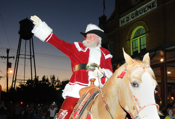 Cowboy Kringle, music usher in holidays in Gruene Historic District ...