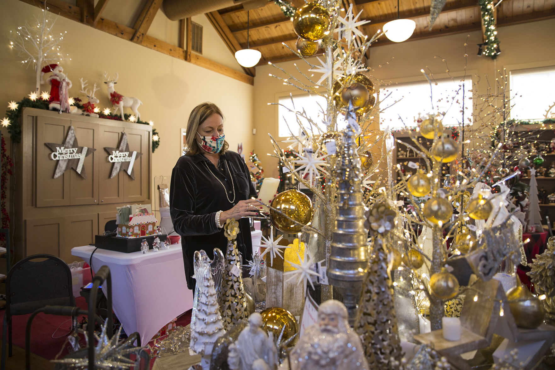 Market at Sophienburg has holiday offerings from Germany - Vimarsana News