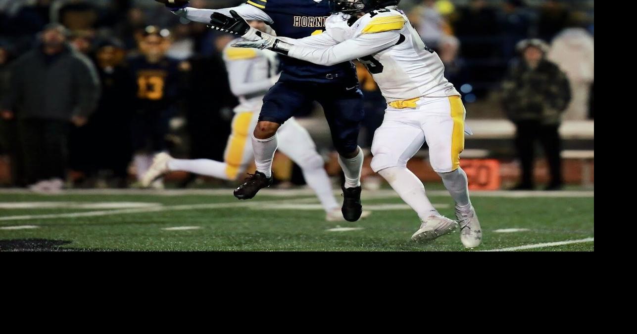 Henley High scores late TD, edges Philomath 21-14 in Class 4A state quarterfinals