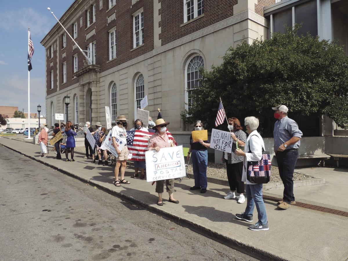 Postal Service Supporters Demonstrate In Klamath Falls Local News Heraldandnews Com
