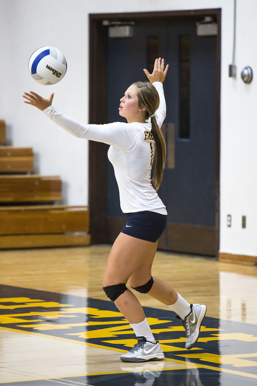 Henley volleyball kicks off season by sweeping Lakeview Sports