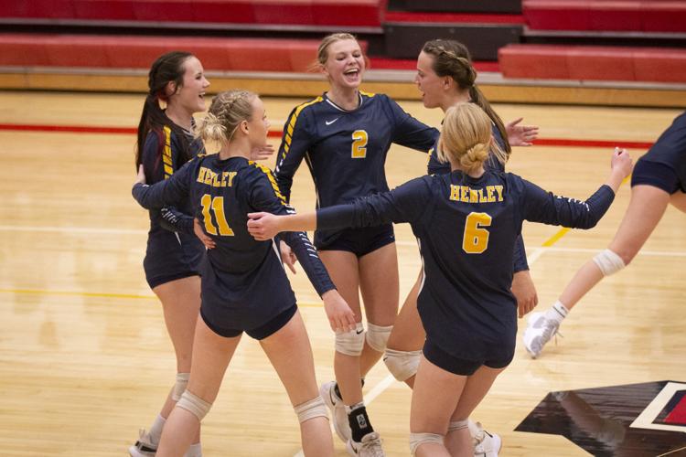 Henley volleyball powers through early scare from Klamath Union, notches league win Sports