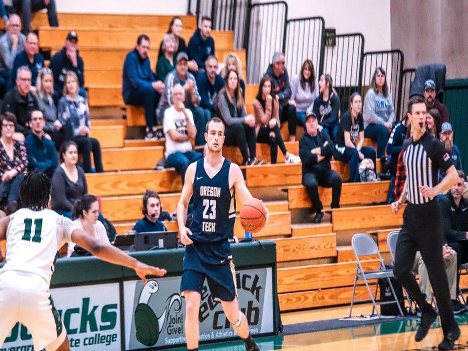 Tech Men Pull Away From Evergreen State Sports Heraldandnews Com