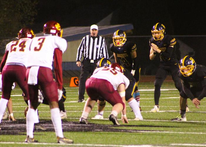 Logan Whitlock scores four TDs as Henley tops Junction City 3514