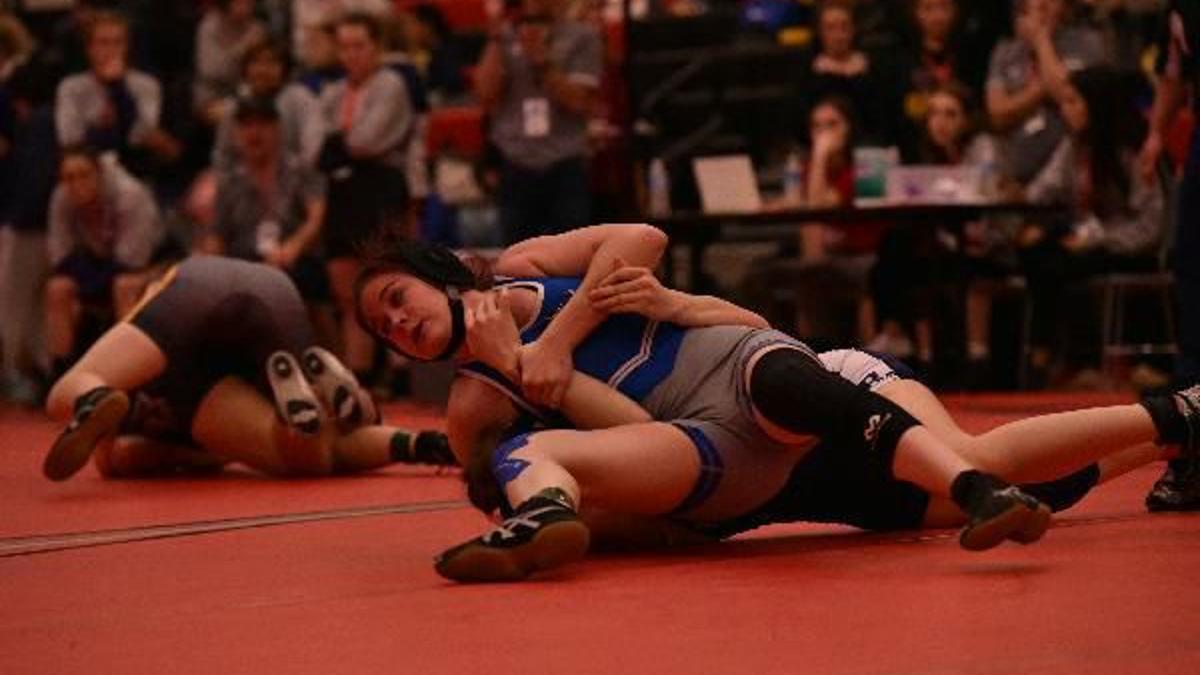 Mestas Gains Finals Three Girls Advance To State Sports Heraldandnews Com Osaa Championship Wrestling 2022 Results