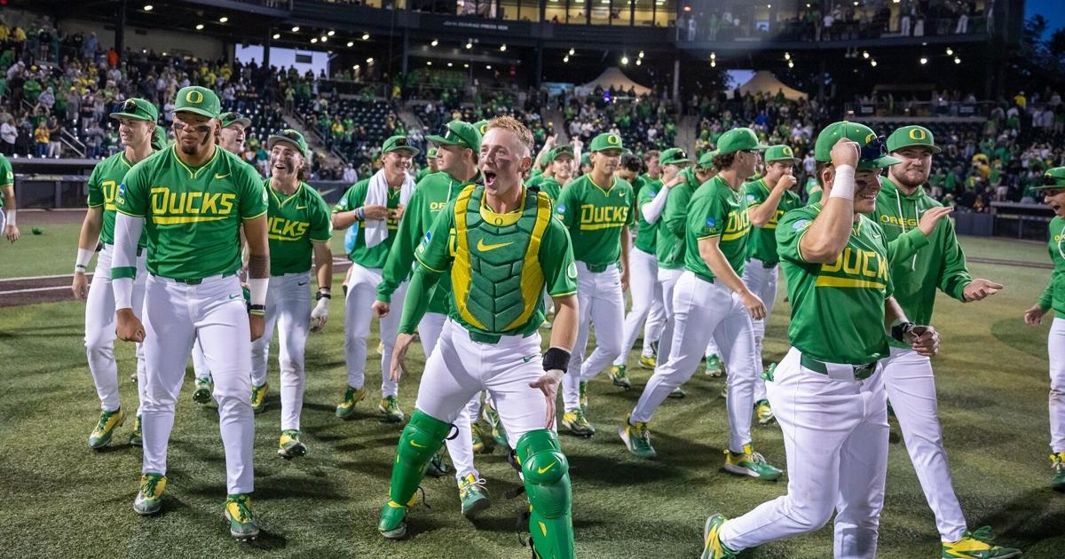 SPORTS-NO-11-OREGDUCKS-DEFEAT-18-PO.jpg