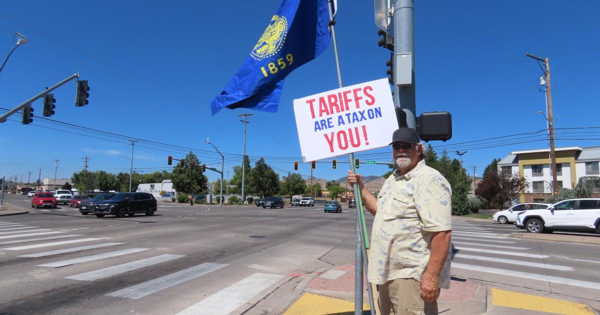 Workers rally - Russ Davis.JPG | | heraldandnews.com