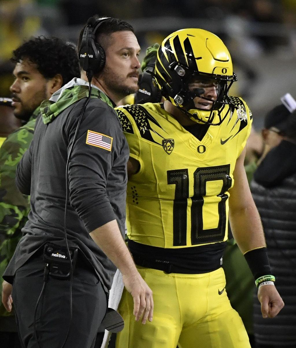 Ducks to wear yellow uniforms against Washington