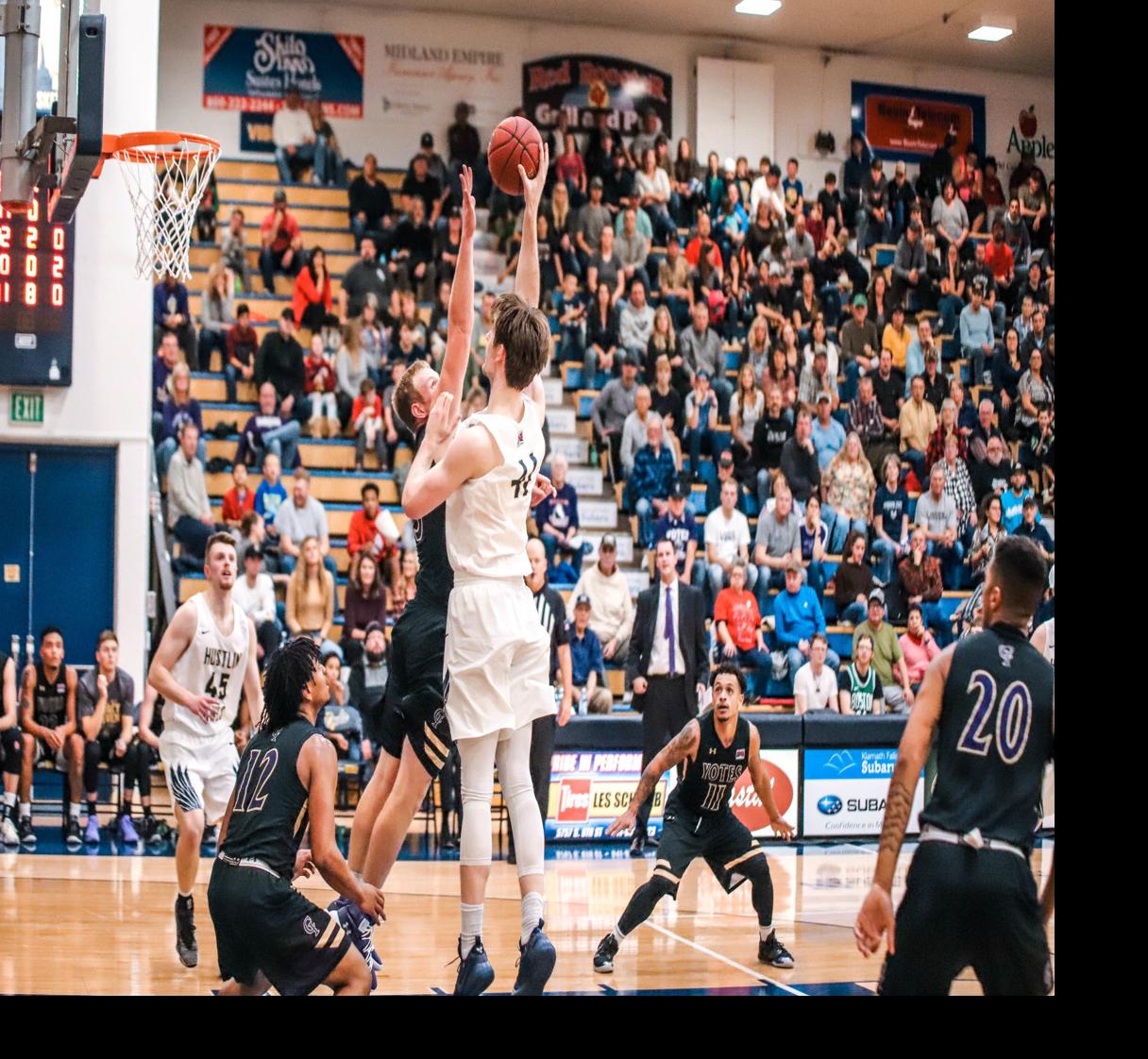 College Of Idaho Stuns Tech Men College Heraldandnews Com