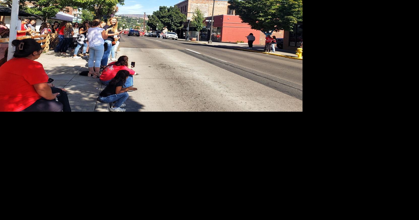 KU homecoming parade 2022