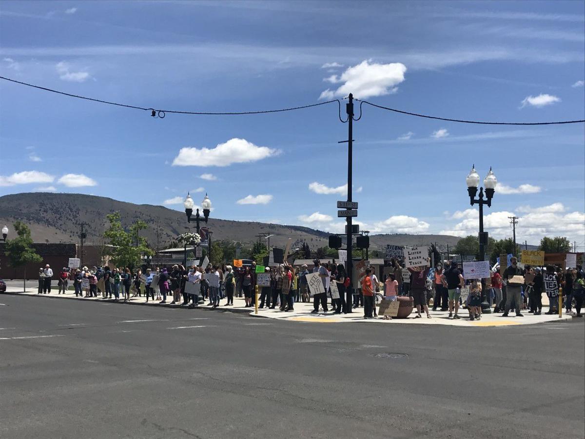 Protesters March In Klamath Falls Sunday Local News Heraldandnews Com
