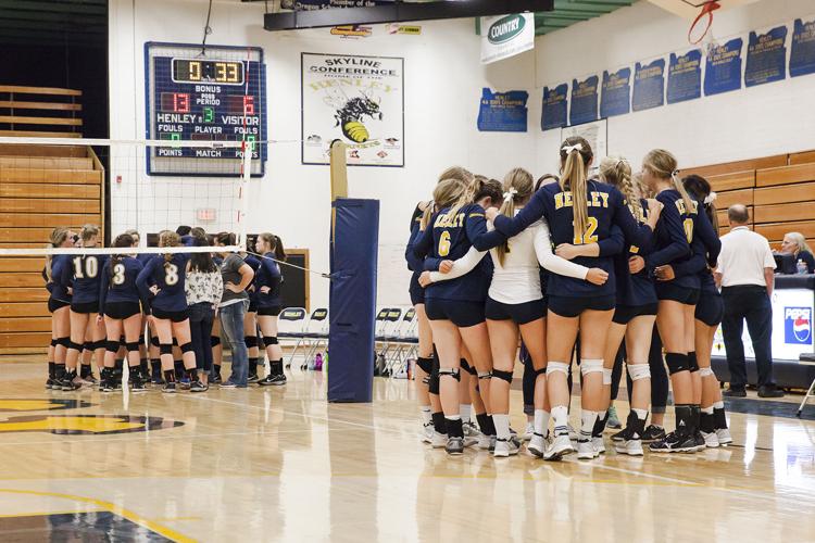 Henley volleyball kicks off season by sweeping Lakeview Sports