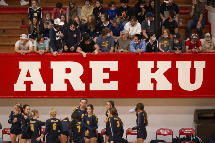 Henley volleyball powers through early scare from Klamath Union, notches league win Sports