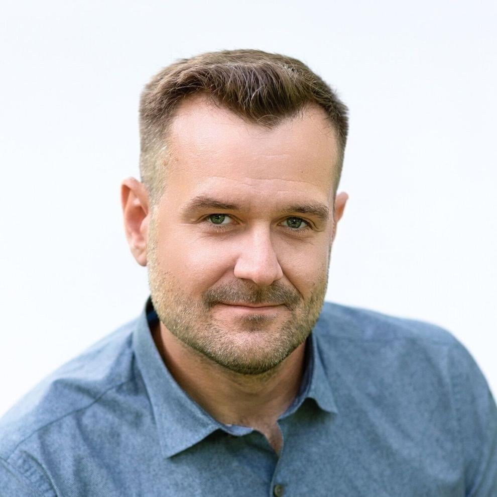 Column: In Moda Center talks, Tom Dundon and city officials are 10 years, $1 billion and one jet ride apart