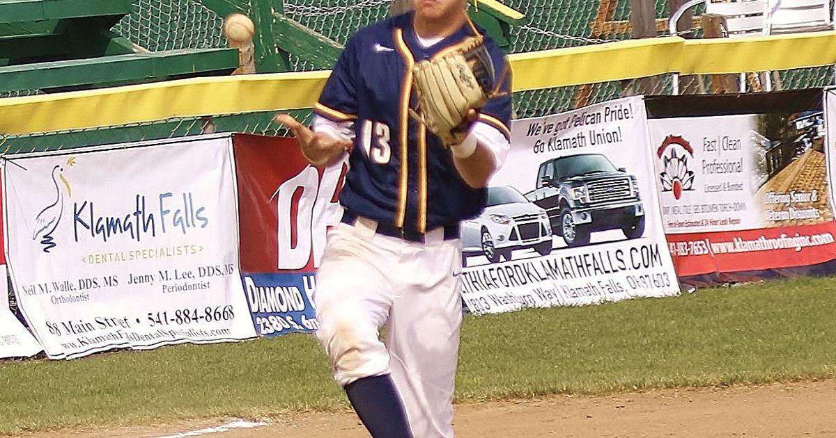 Henley At Ku Baseball 28 Jpg Klamath Heraldandnews Com Henley At Ku Baseball 28 Jpg Klamath Heraldandnews Com