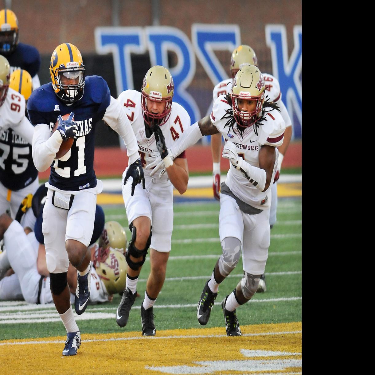 Turnovers Haunt No 11 A M Commerce In Loss To No 10 Midwestern