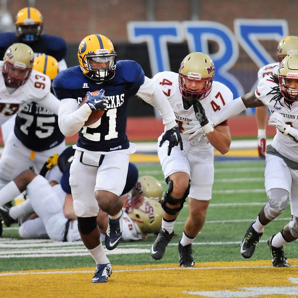 Turnovers Haunt No 11 A M Commerce In Loss To No 10 Midwestern