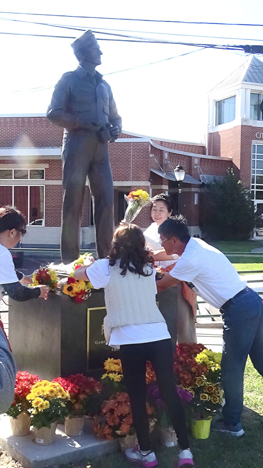 Chennault statue in
Commerce TX