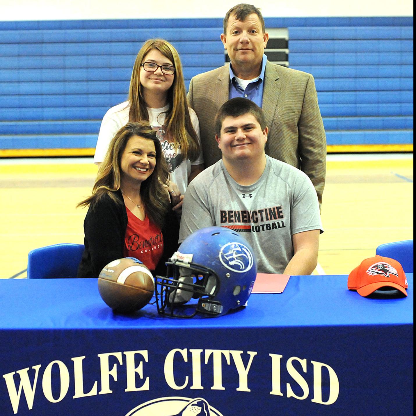 Wolfe City All State Lineman Signs With Benedictine Sports