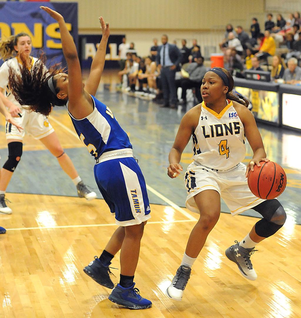 Shaq Hits Winning 3 Pointer As A M Kingsville Beats A M C Women