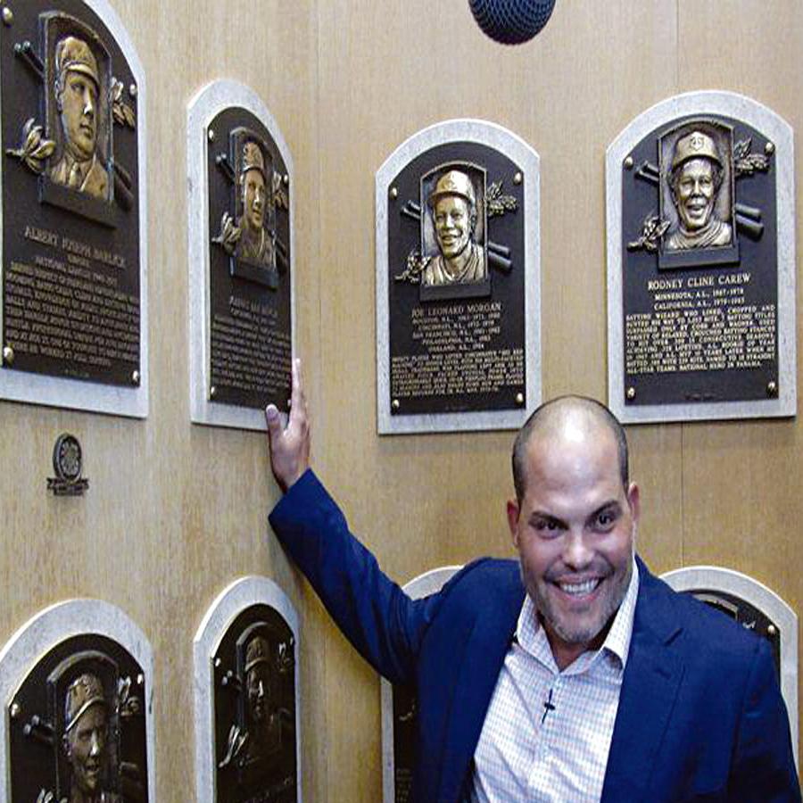 Fans meet Baseball Hall of Famer Ivan Pudge Rodriguez in Ridgewood