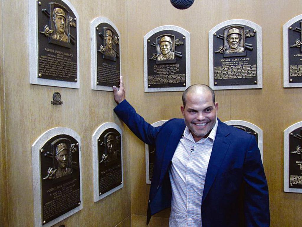 What do the careers of new Hall of Famers Pudge Rodriguez and Jeff