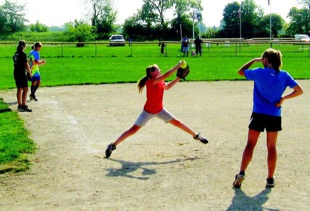 Riverfield softball gets back to work | Sports | heraldbulletin.com