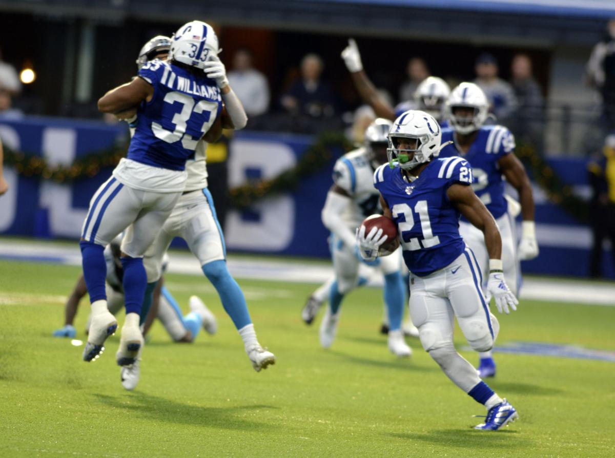 Jonathan Williams block on Hines return.jpg