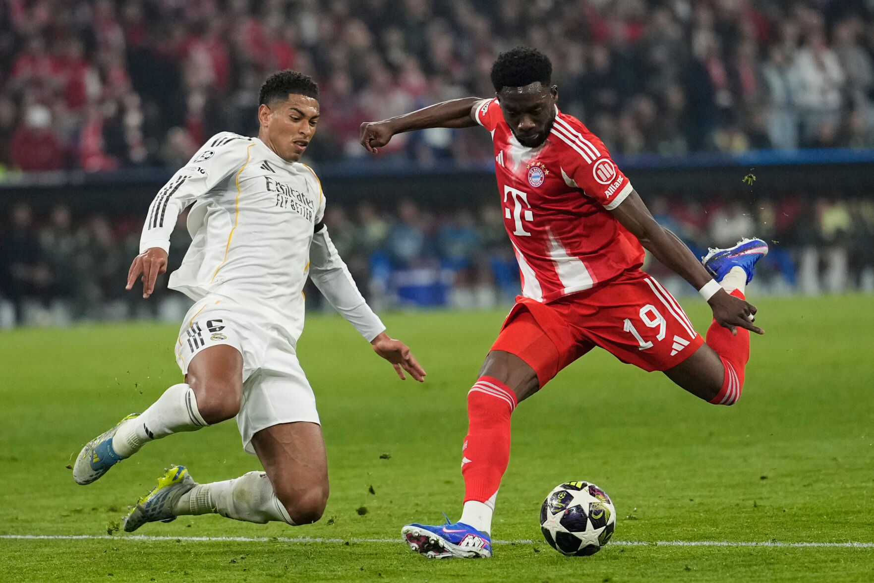 Canada star Alphonso Davies injures hamstring with a month to go before ...
