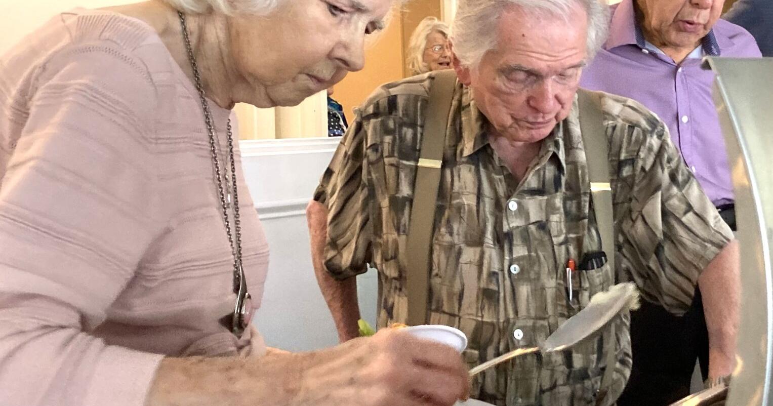 George and Norma Smith receive award for community service - Vimarsana News