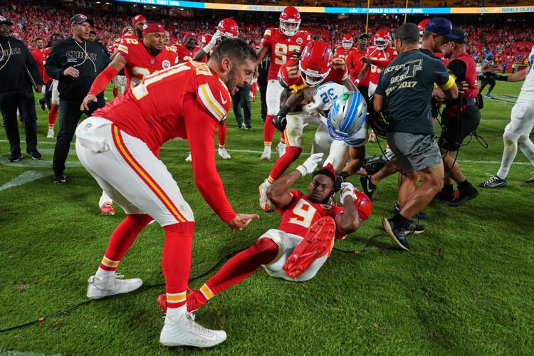 Mahomes leads the Chiefs to a 30-17 victory over Lions, and a fistfight  erupts at the finish | National Sports | heraldbulletin.com