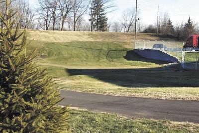 0110 news Shadyside Pk sledding hill 11a.jpg